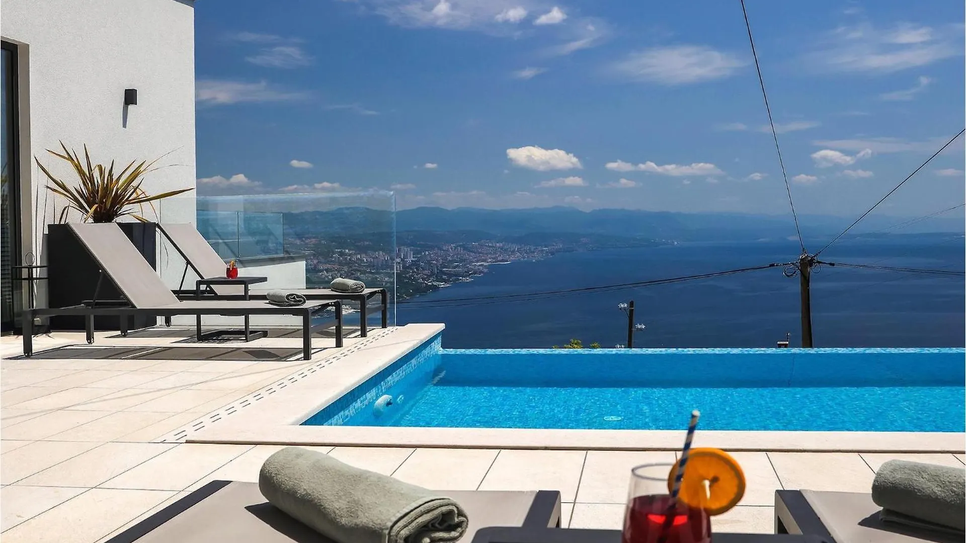 Villa Grotta Opatija 0*,